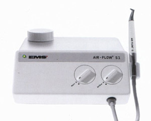 аппарат для полирования зубов и удаления зубного налета на любых участках ротовой полости методом пескоструйной обработки AIR FLOW С1+ 