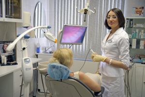 Как правильно выбрать стоматолога-гигиениста для себя и своих близких? Что включает в себя комплекс профессиональной гигиены?