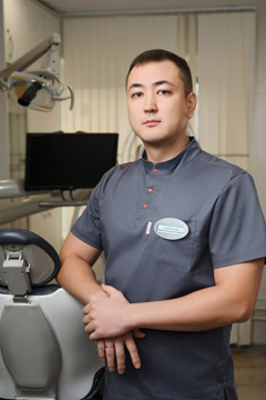 Стоматолог-хирург, имплантолог Баранов Александр Геннадиевич