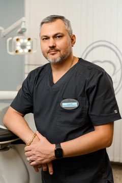 Главный врач стоматологической клиники, врач-стоматолог, ортопед-имплантолог Комин Геннадий Владимирович