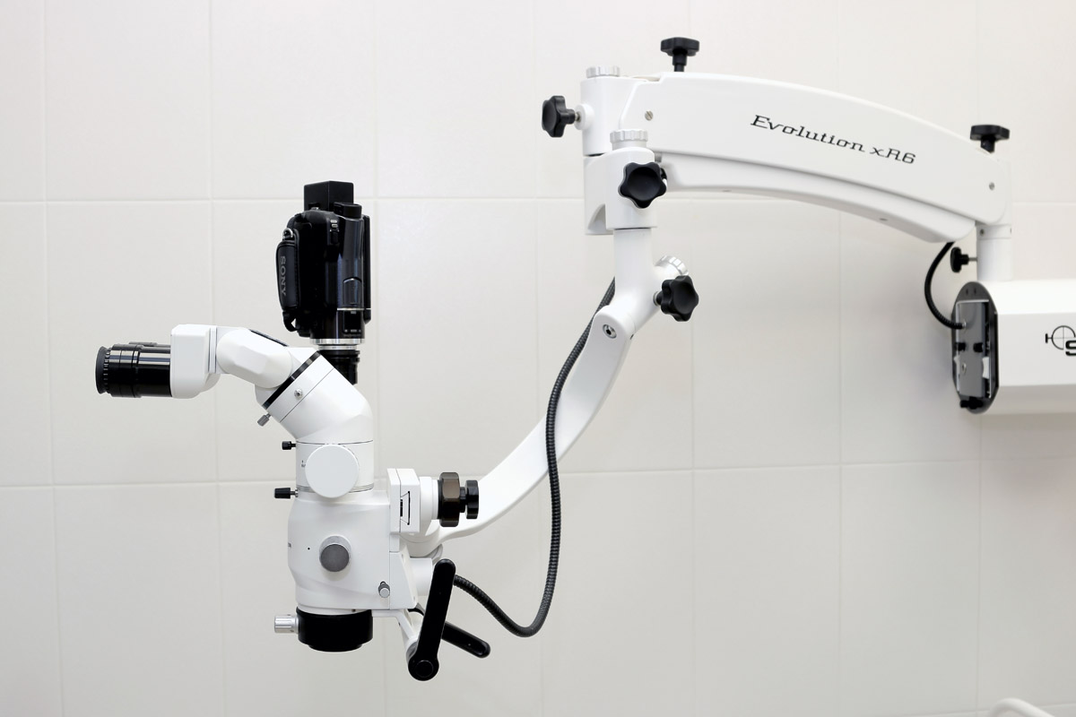 Эндодонтическое лечение с применением стоматологического микроскопа Evolution XR6 компании SEILER