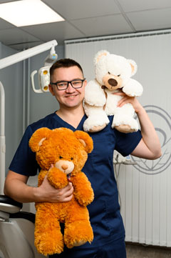 Стоматолог, ортопед-имплантолог Столяров Сергей Владимирович